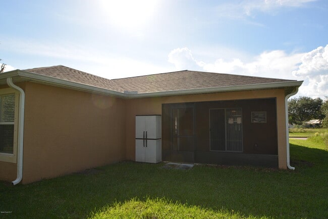 2861 Emerson Dr SE in Palm Bay, FL - Building Photo - Building Photo