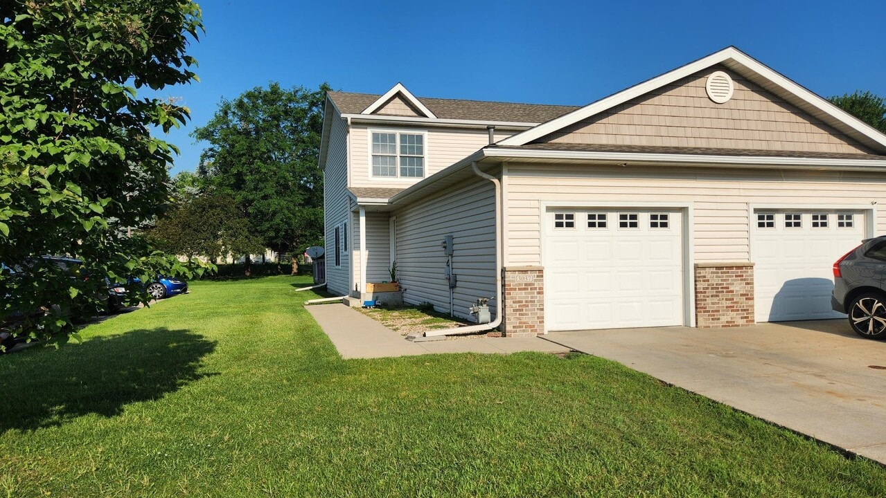 3037 Venice Ln NW in Rochester, MN - Building Photo