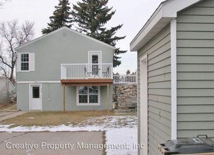 206 11th Ave SE in Minot, ND - Building Photo - Building Photo