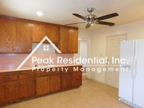 6100 Madison Ave in Carmichael, CA - Building Photo - Building Photo