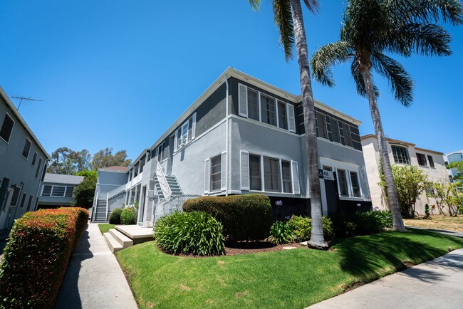 605 Kelton Ave in Los Angeles, CA - Foto de edificio - Building Photo