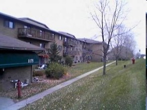 Shadowlawn Estates in Vadnais Heights, MN - Foto de edificio - Building Photo