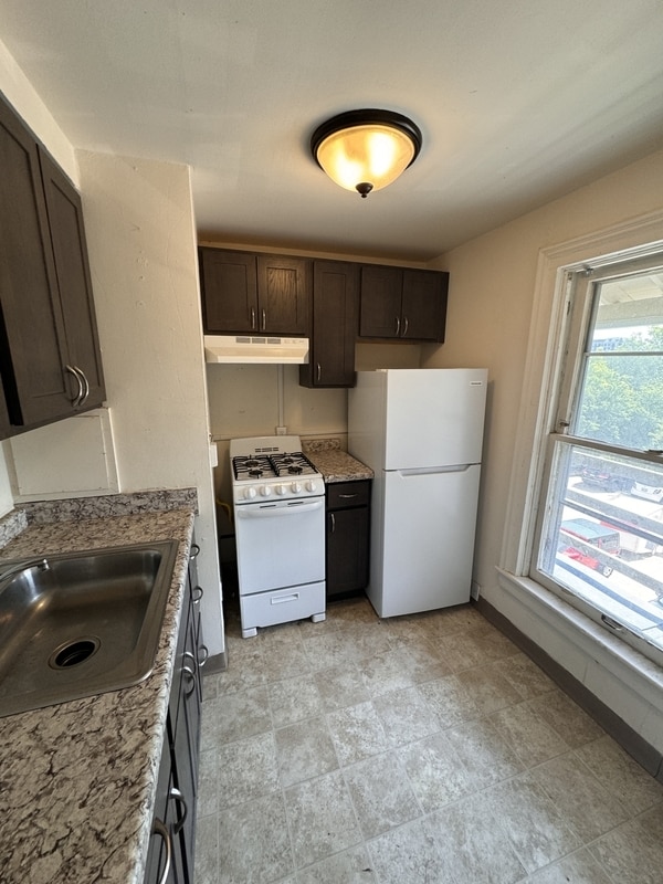 property at 121 E Gorham St