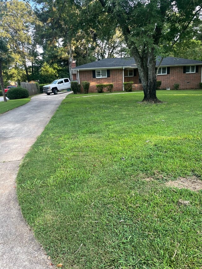 4193 Dunmore Rd in Decatur, GA - Foto de edificio - Building Photo