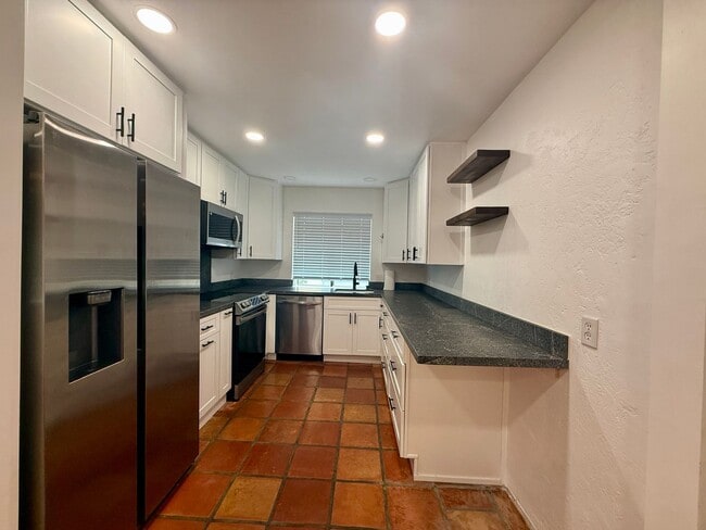 3133 Morning Way in San Diego, CA - Foto de edificio - Building Photo