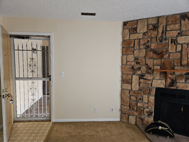 912 Tenderfoot Hill Rd, Unit 204 in Colorado Springs, CO - Foto de edificio - Building Photo