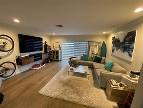 101 NE 8th Ave in Fort Lauderdale, FL - Building Photo - Building Photo