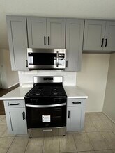 220 Marguerita Ave, Unit B in Alhambra, CA - Building Photo - Building Photo