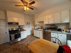 98 Cypress St, Unit 3 in Brookline, MA - Foto de edificio - Building Photo