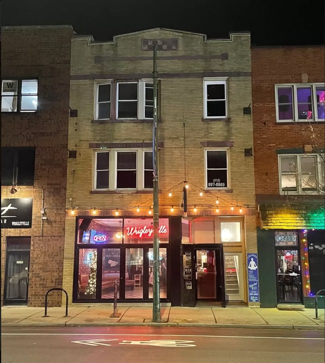 property at 3720 N Clark St