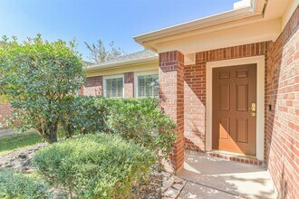 26845 Iron Manor Ln in Humble, TX - Foto de edificio - Building Photo