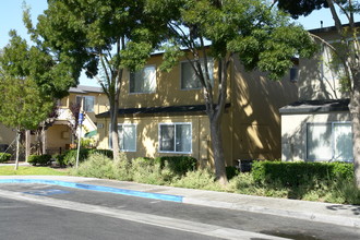 1317-1385 Willow Rd in Menlo Park, CA - Building Photo - Building Photo