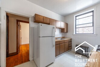 2427 N Sawyer Ave, Unit 2E in Chicago, IL - Building Photo - Building Photo