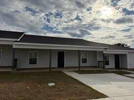 215 Charleston Dr in Enterprise, AL - Building Photo