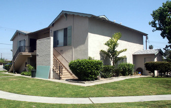 Villa Verde Apartments in Garden Grove, CA - Building Photo - Building Photo