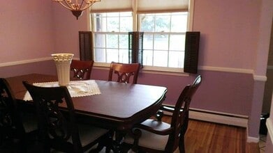 305 Maplewood Rd in Huntington Station, NY - Building Photo - Building Photo