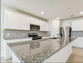 11225 Sycamore Glen Loop in Thonotosassa, FL - Building Photo - Building Photo