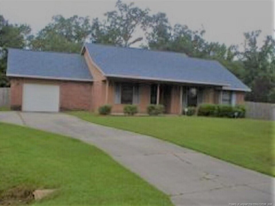 513 Woodberry Cir in Raeford, NC - Building Photo