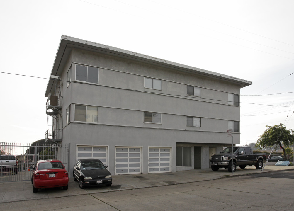 98 Macdonald Ave in Daly City, CA - Building Photo