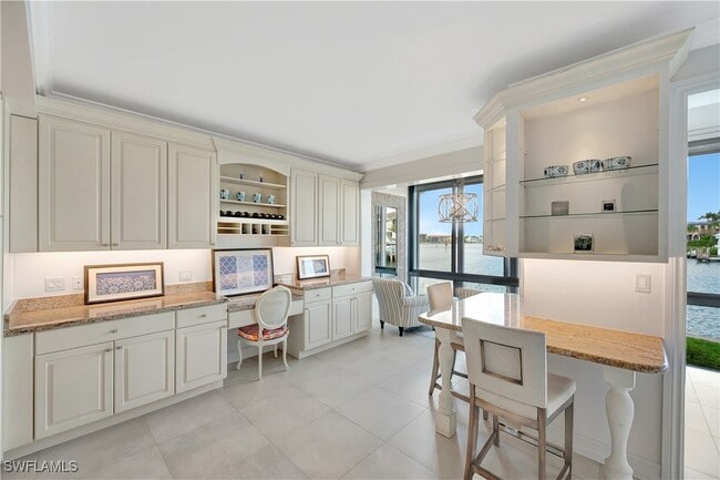 property at 2258 Gulf Shore Blvd N