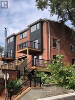 2174 Queen St E in Toronto, ON - Building Photo