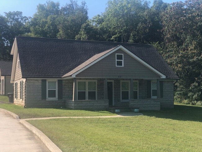 property at 818 Loop Rd
