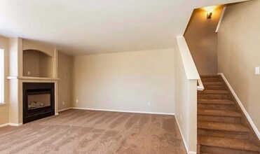 12993 E 47th Ave in Denver, CO - Foto de edificio - Building Photo