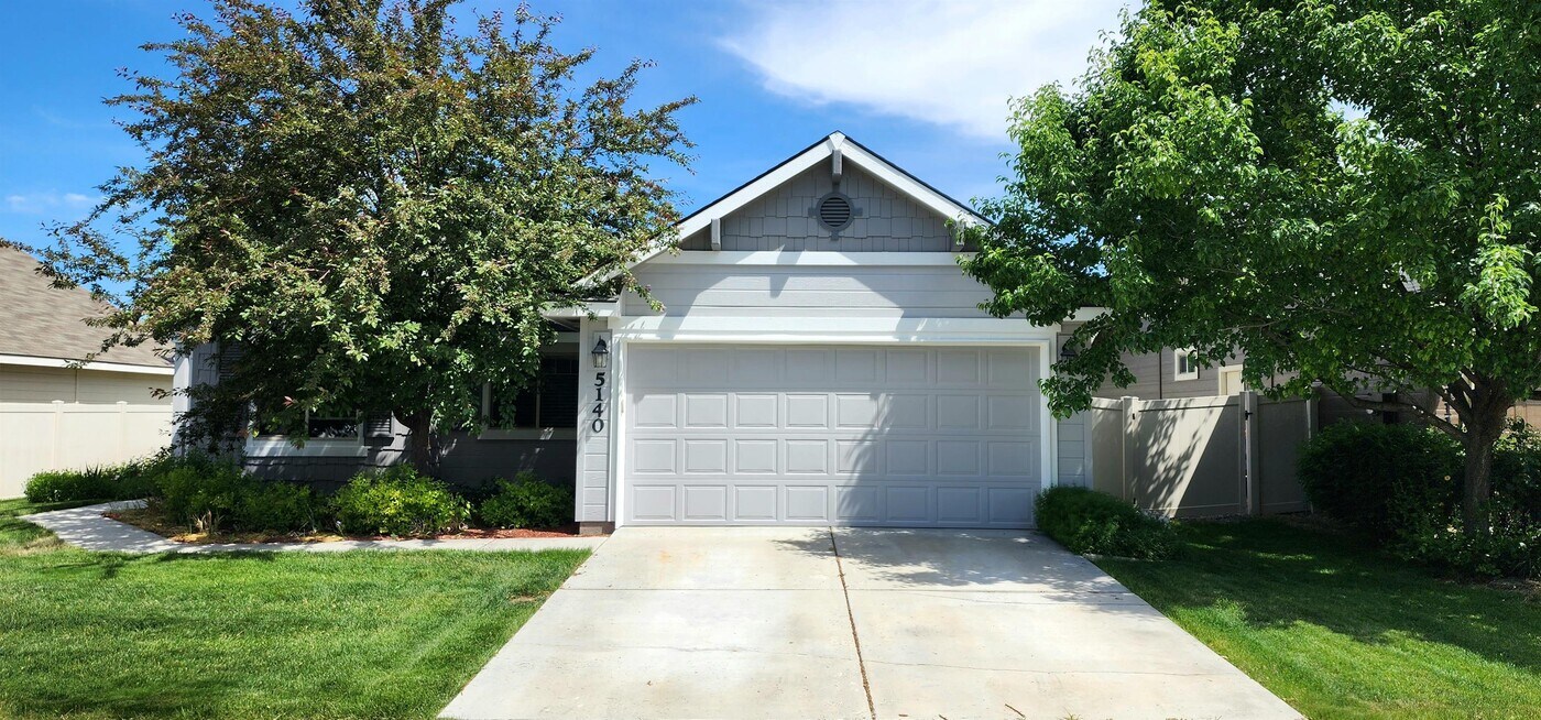 5140 W Brunmier Dr in Eagle, ID - Building Photo