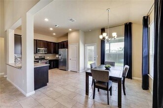 12129 Harpster Bend in Austin, TX - Foto de edificio - Building Photo