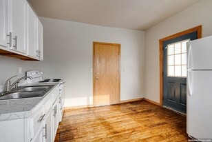 618 N Ashland Ave in Green Bay, WI - Building Photo