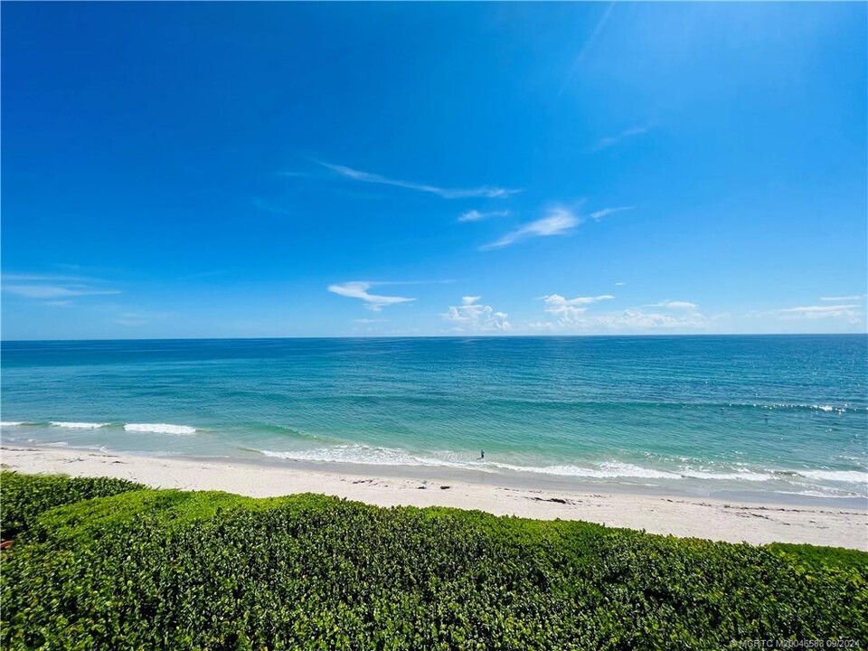7440 S Ocean Dr in Jensen Beach, FL - Foto de edificio