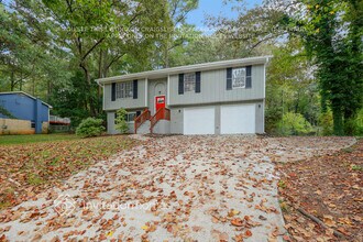 5912 Christopher Ln in Lithonia, GA - Building Photo - Building Photo