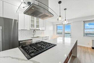 6600 JFK Blvd E in West New York, NJ - Foto de edificio - Building Photo