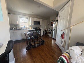 4 Belvidere Pl, Unit 3 in Cambridge, MA - Foto de edificio - Building Photo