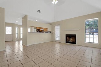 2016 Castle Gate Cir in San Marcos, TX - Building Photo - Building Photo