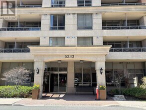 5233 Dundas St W in Toronto, ON - Building Photo - Building Photo