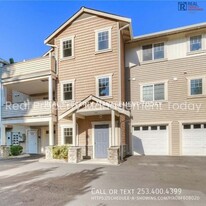 13422 97th Ave E in Puyallup, WA - Building Photo