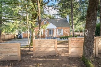 17348 Bryant Rd in Lake Oswego, OR - Building Photo - Building Photo
