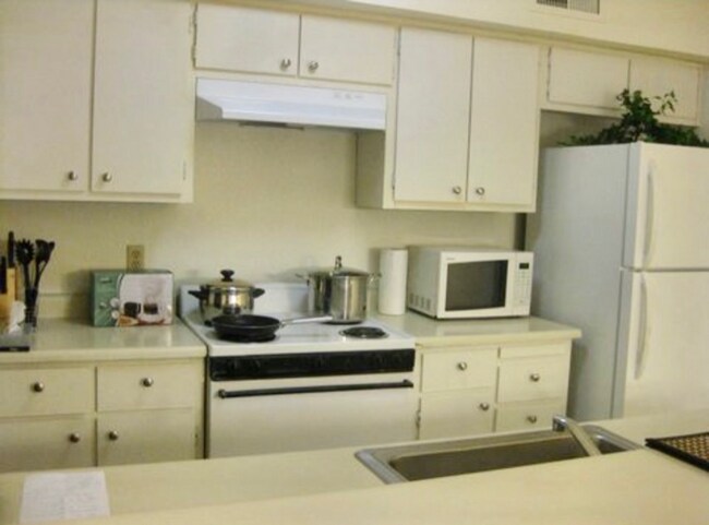 100 Del Verde Cir in Sacramento, CA - Building Photo - Building Photo