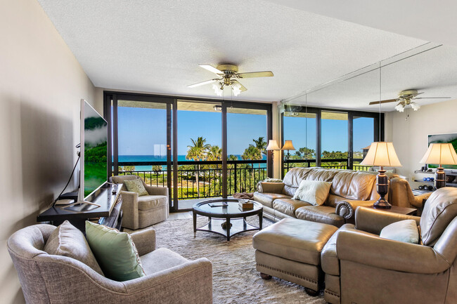 701 S Seas Dr in Jupiter, FL - Foto de edificio - Building Photo