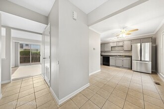 7329 Hartford Rd in Downers Grove, IL - Building Photo - Building Photo