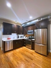 1002 S 11th St, Unit 201 in Philadelphia, PA - Building Photo - Building Photo