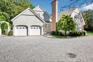 22 Bridge Hill Ln-Unit -ID1019415P in Bridgehampton, NY - Building Photo - Building Photo