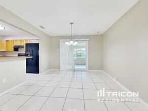 111 Sheryl Lynn Dr in Brandon, FL - Building Photo - Building Photo
