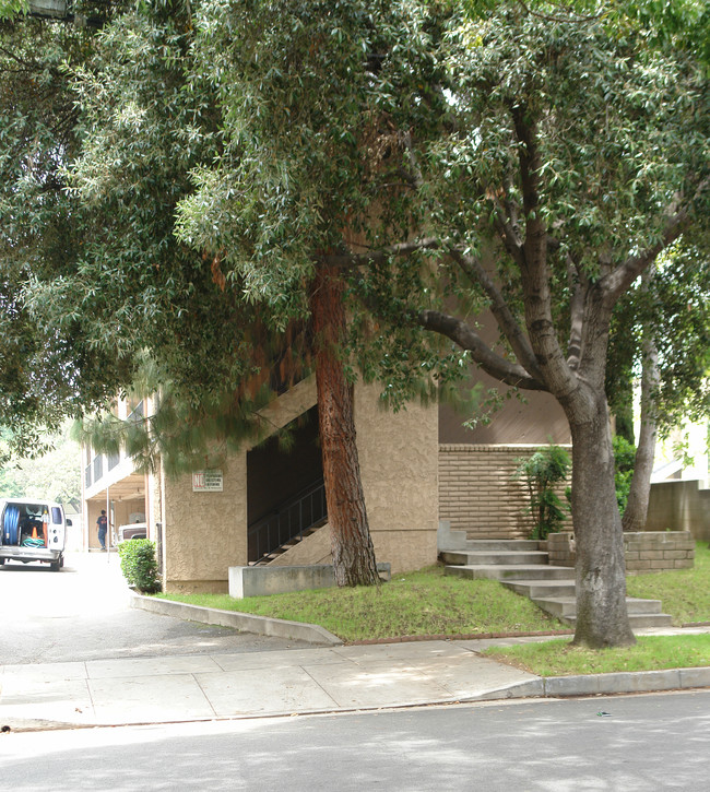 113 N Grand Oaks Ave in Pasadena, CA - Foto de edificio - Building Photo