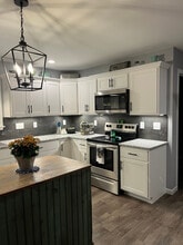 17 N 5th St in Akron, PA - Foto de edificio - Building Photo