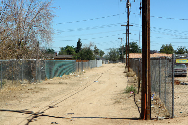 13639 Yakima Rd in Apple Valley, CA - Building Photo - Building Photo