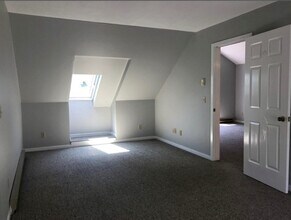 34 Salem Pl in Amherst, MA - Building Photo - Building Photo