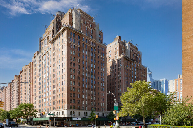 London Terrace Towers in New York, NY - Building Photo - Building Photo