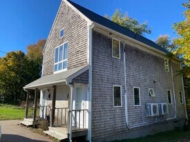 121 Main St, Unit B in South Kingstown, RI - Building Photo